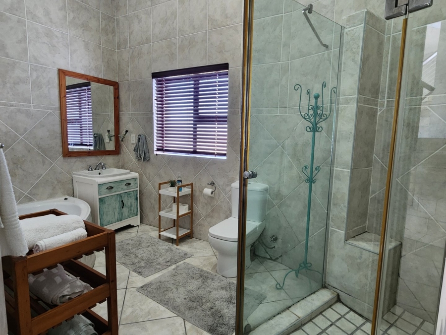 6 Bedroom Property for Sale in Kleinbaai Western Cape